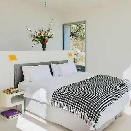 Les Milles Roches Bed & Breakfast *