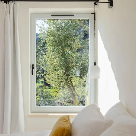 Les Milles Roches Bed & Breakfast